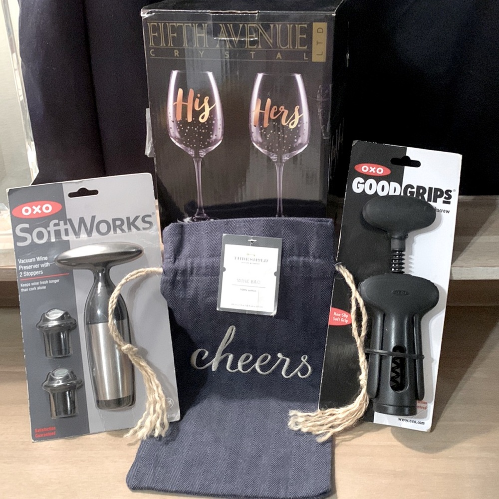 Celebration Bundle 🍷🍾 His & Hers Wine Goblets, Wine Bag, Corkscrew & VacuumNWT